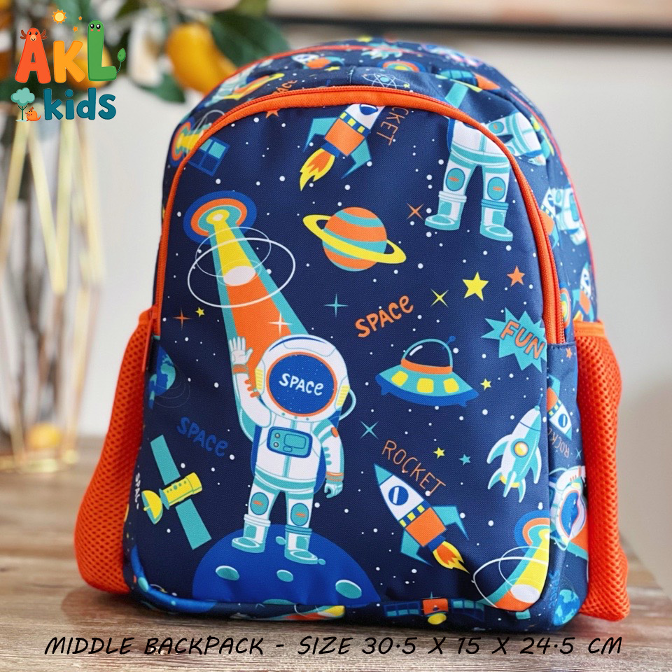Middle Backpack Space